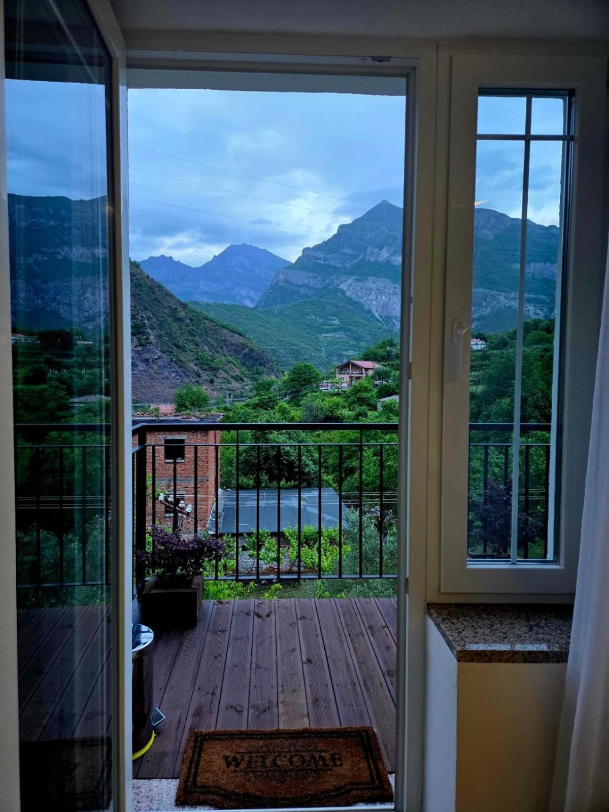 Hotel Davids Koman 외부 사진